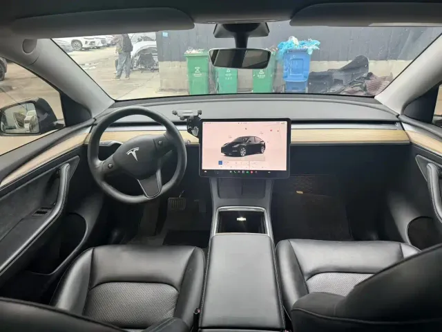 Tesla Model Y — Фото автомобиля 6