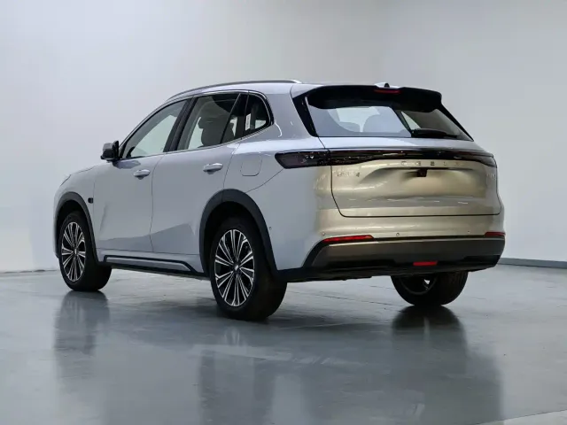 Geely Galaxy Starship 7 EM-i — Фото автомобиля 4