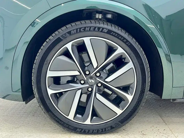 Li Auto L9 — Фото автомобиля 14