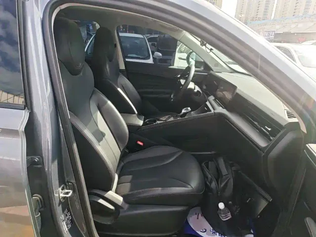 Roewe RX5 — Фото автомобиля 24