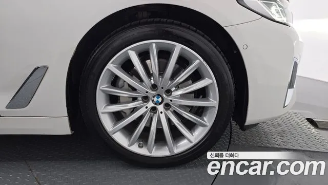 BMW 5 Series G30 — Фото автомобиля 6