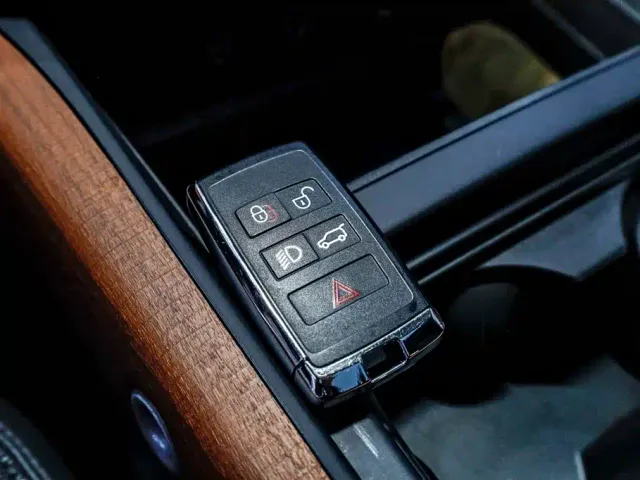 Land Rover Defender — Фото автомобиля 19