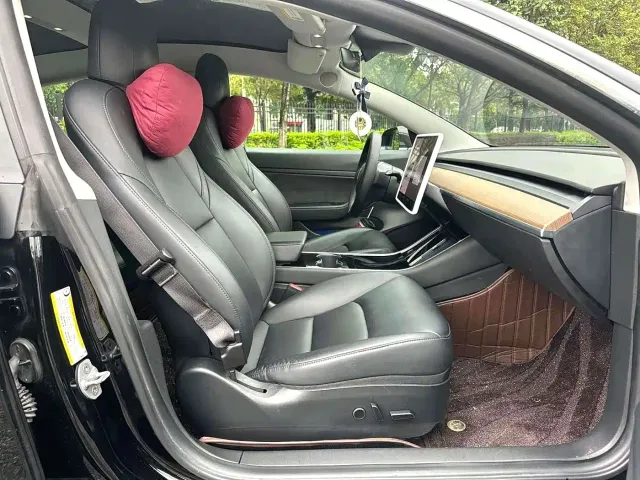 Tesla Model 3 — Фото автомобиля 3