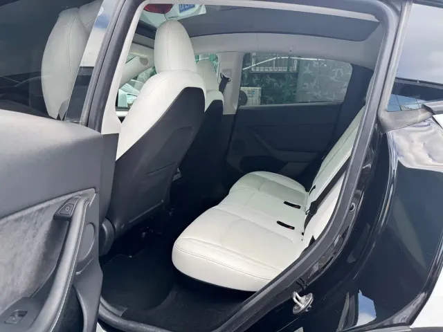 Tesla Model Y — Фото автомобиля 8