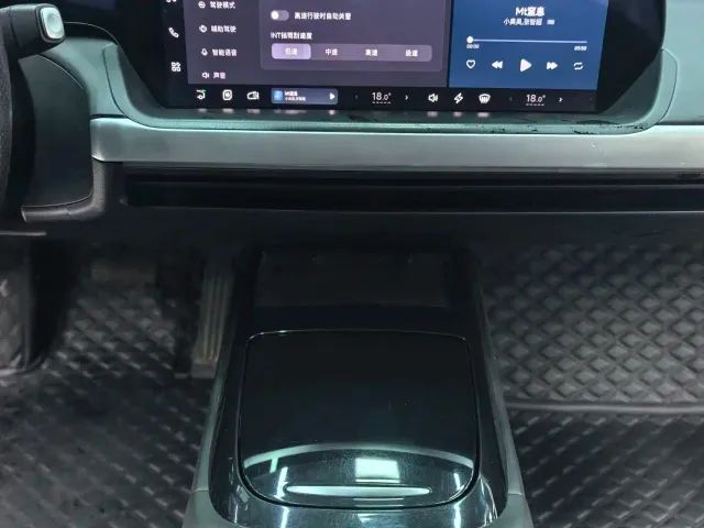 Xpeng P7 — Фото автомобиля 10