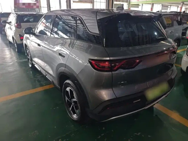 BYD Yuan UP 2024 301KM Leading Edition — Фото автомобиля 4