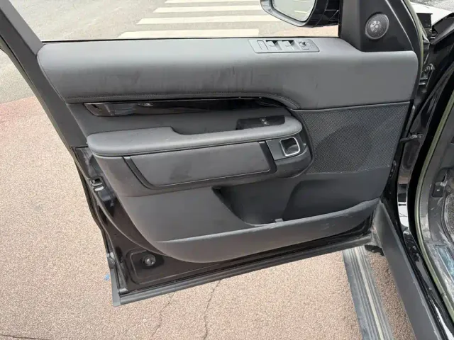 Land Rover Discovery 2021 Model 300PS S — Фото автомобиля 6