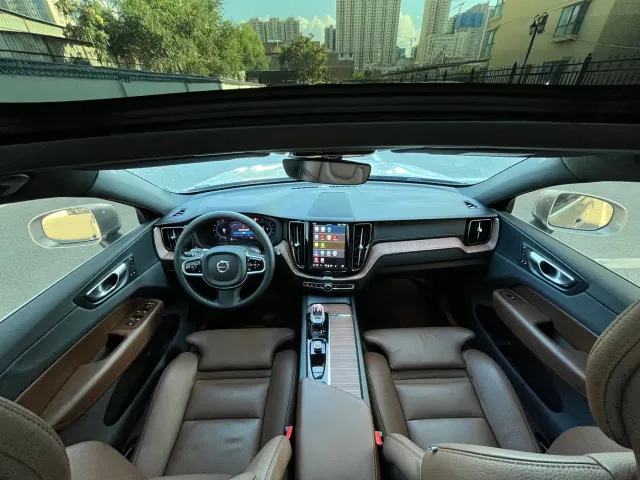 Volvo XC60 — Фото автомобиля 8