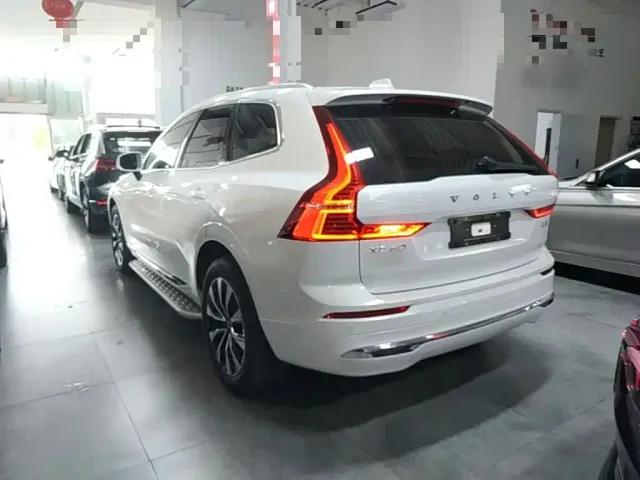 Volvo XC60 — Фото автомобиля 4