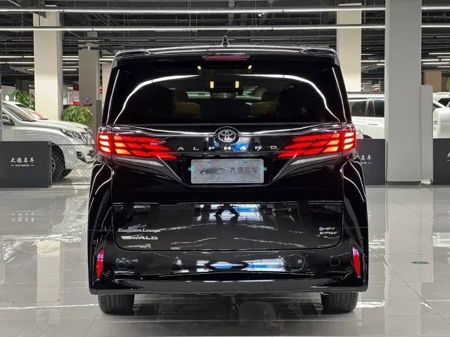 Toyota Alphard — Фото автомобиля 5
