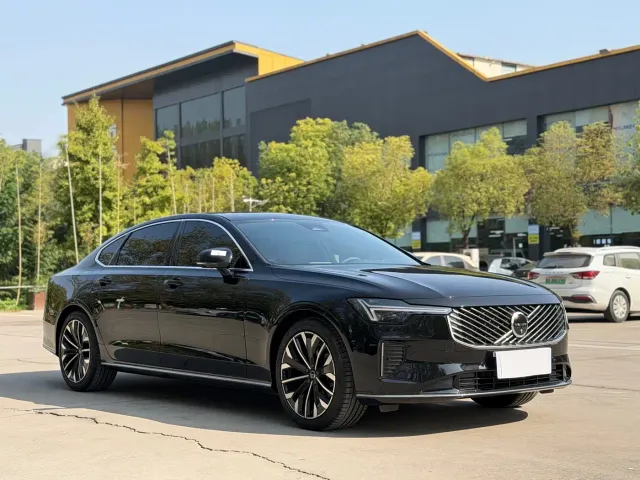 Volvo S90 — Фото автомобиля 3