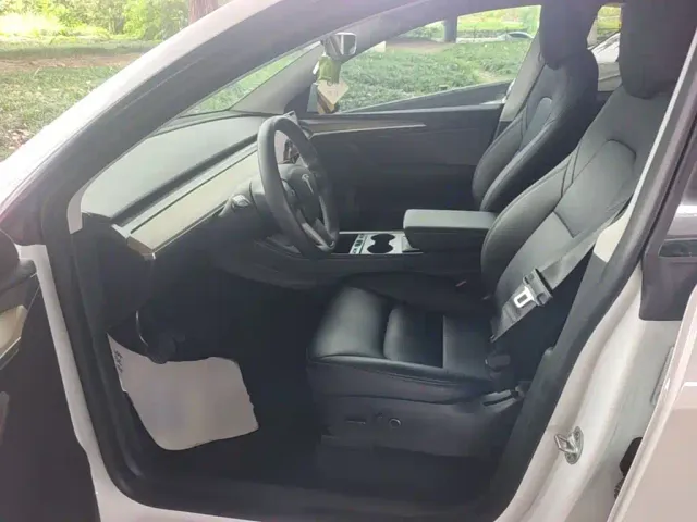 Tesla Model Y — Фото автомобиля 14