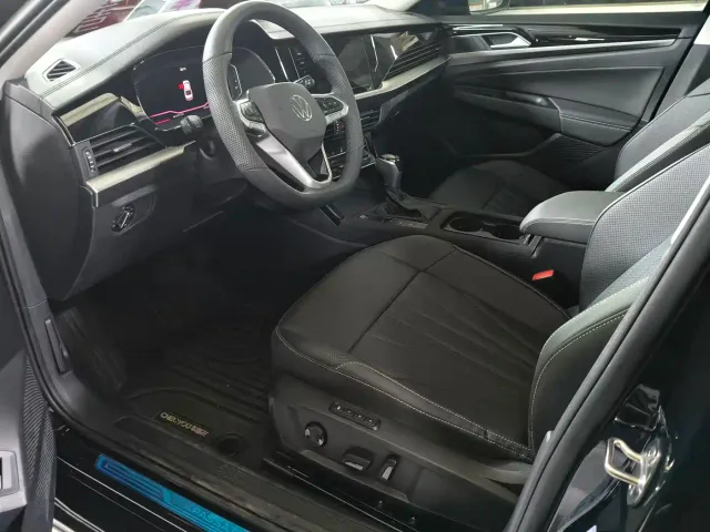 Volkswagen Passat — Фото автомобиля 14
