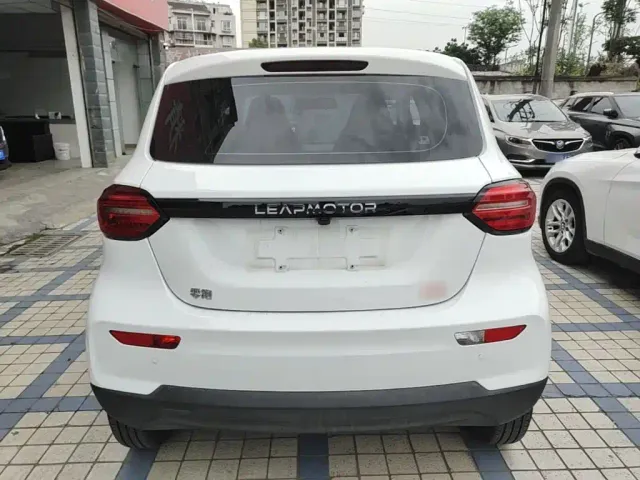 Leapmotor T03 — Фото автомобиля 5