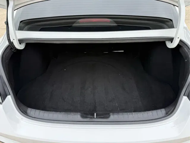 Hyundai Elantra — Фото автомобиля 25