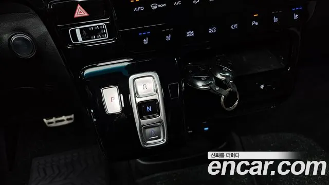 Hyundai Staria Staria 4WD Lounge 9 мест — Фото автомобиля 9