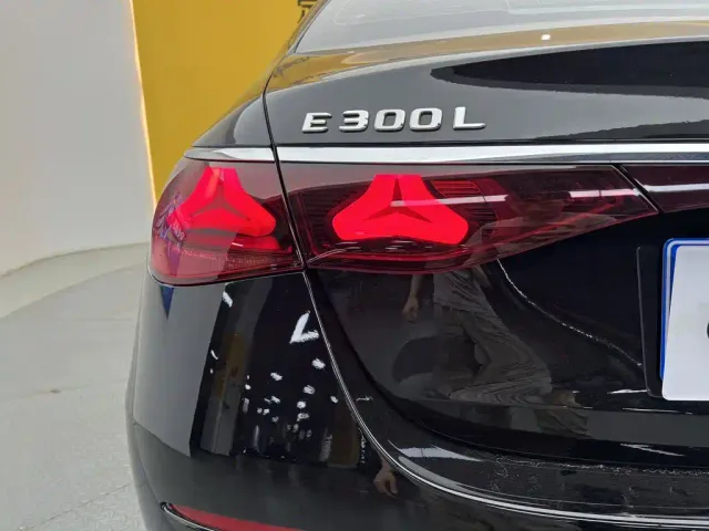 Mercedes-Benz E-Class — Фото автомобиля 9