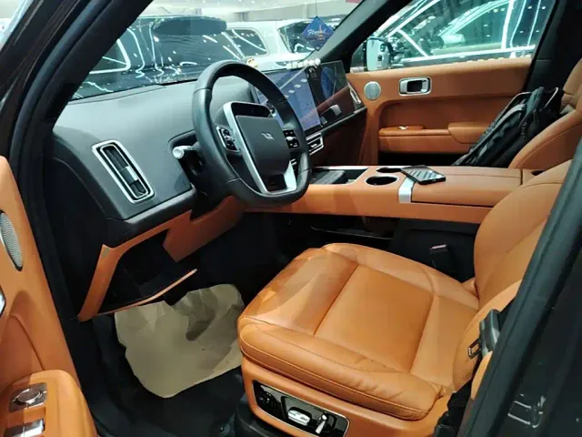 Li Auto L8 — Фото автомобиля 14