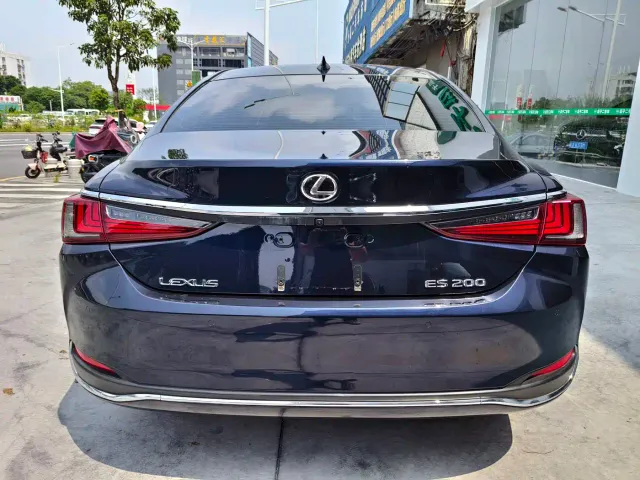 Lexus ES — Фото автомобиля 14