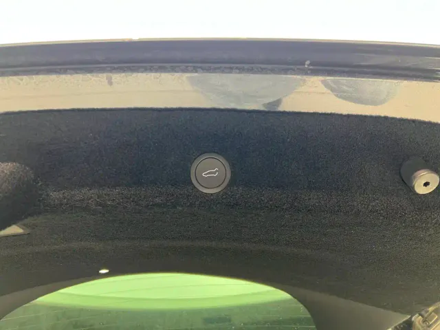 Tesla Model Y — Фото автомобиля 15