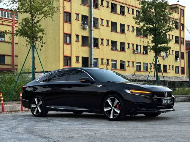 Honda Accord — Фото автомобиля 3
