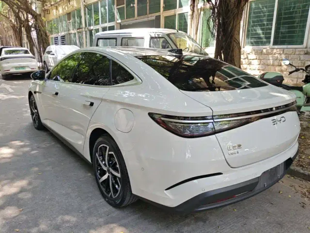 BYD Seal 07 DM-i — Фото автомобиля 4