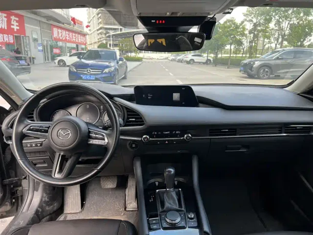 Mazda Axela — Фото автомобиля 7