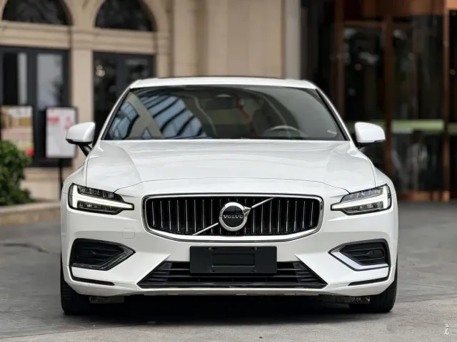 Volvo S60 — Фото автомобиля 3