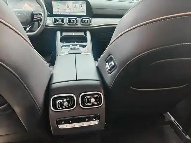 Chery Tiggo 9 2023 2.0T DCT 2WD Luxury 5-Seater — Фото автомобиля 7