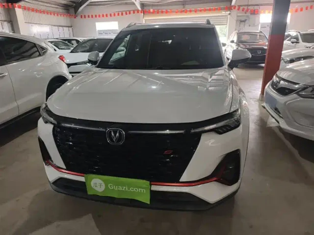 Changan CS35 Plus — Фото автомобиля 2