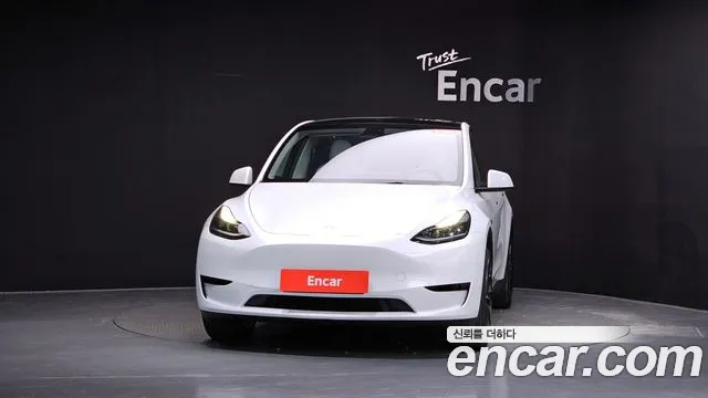 Tesla Model Y — Фото автомобиля 2