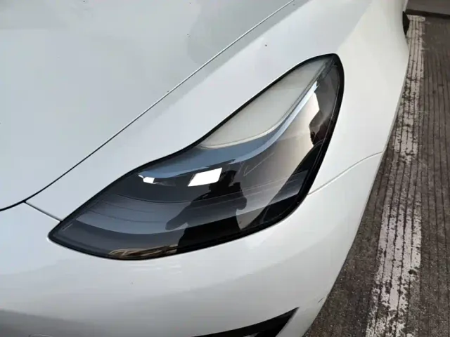 Tesla Model 3 — Фото автомобиля 23