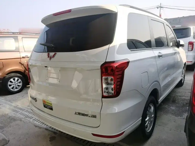 Wuling Hongguang — Фото автомобиля 6