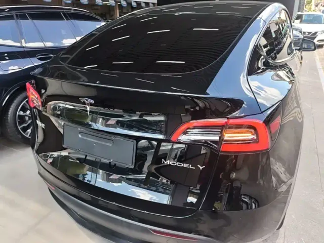 Tesla Model Y — Фото автомобиля 5