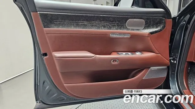 Genesis G90 Бензин 3.5 турбо AWD — Фото автомобиля 22