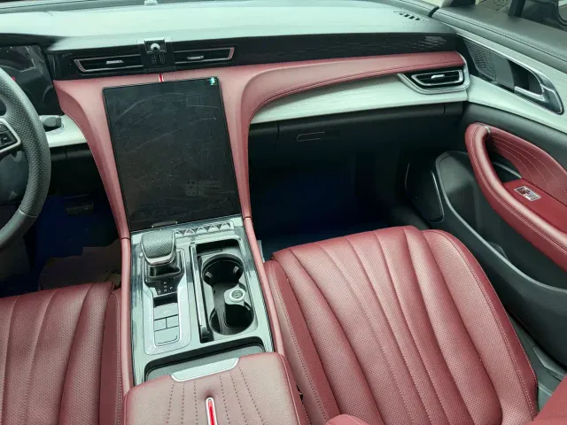 Hongqi H5 — Фото автомобиля 10