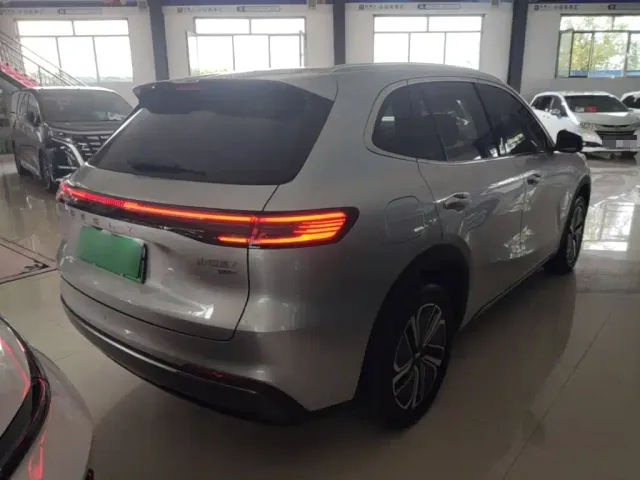 Geely Galaxy Starship 7 EM-i — Фото автомобиля 6