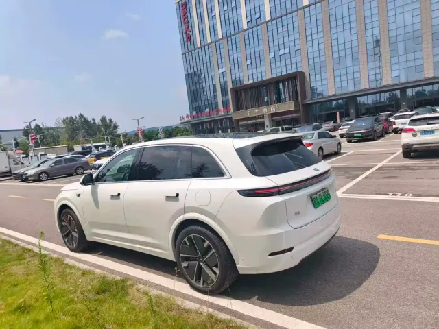 Li Auto L7 — Фото автомобиля 4