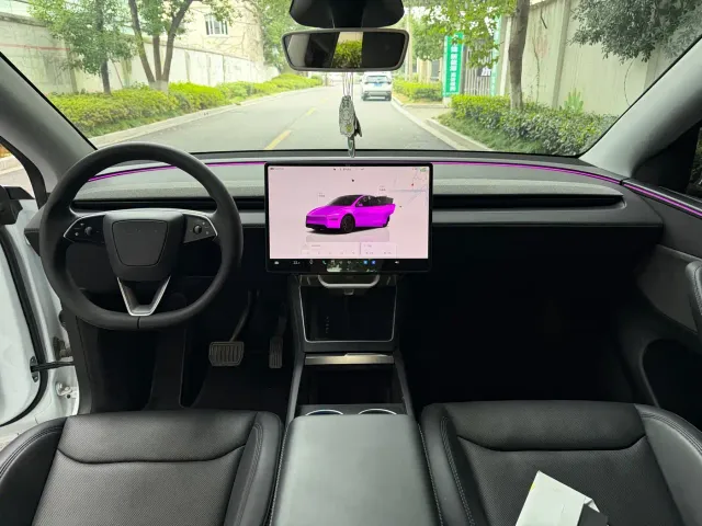 Tesla Model Y — Фото автомобиля 4