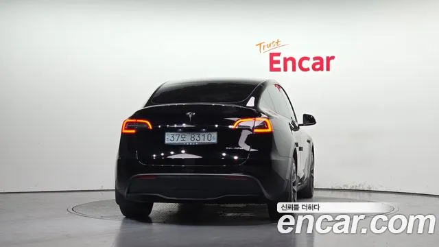 Tesla Model Y — Фото автомобиля 4