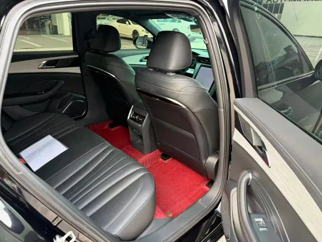 Hongqi H5 — Фото автомобиля 7