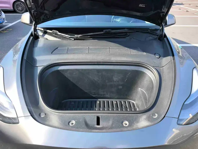 Tesla Model Y — Фото автомобиля 15