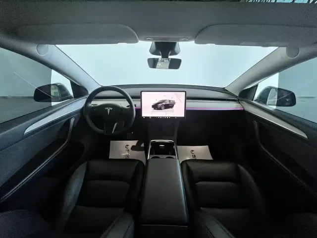 Tesla Model Y — Фото автомобиля 27
