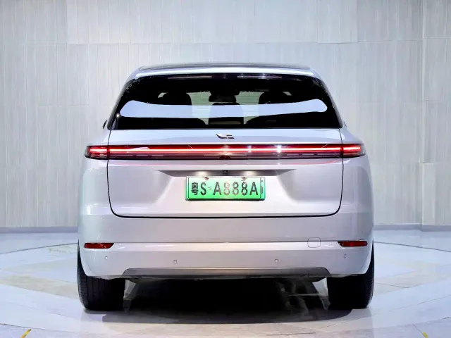 Li Auto L7 — Фото автомобиля 2