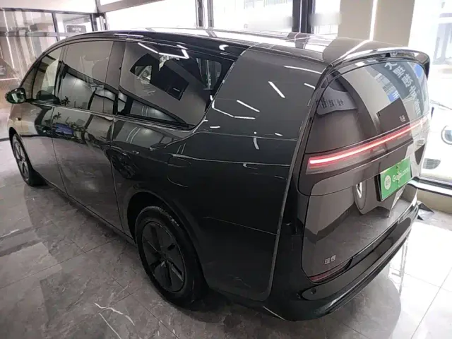 Li Auto MEGA — Фото автомобиля 4