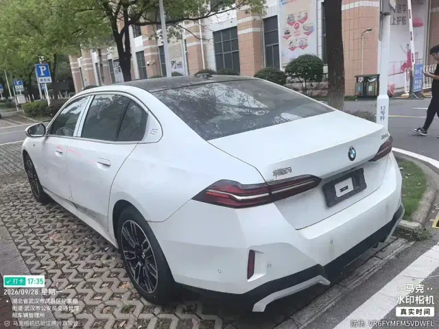 BMW 5 Series — Фото автомобиля 3