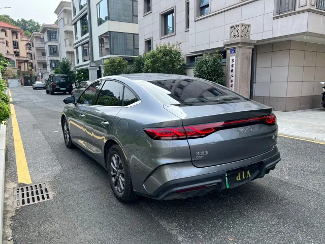 BYD Qin L — Фото автомобиля 9