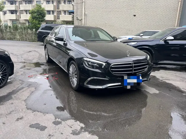 Mercedes-Benz E-Class — Фото автомобиля 3