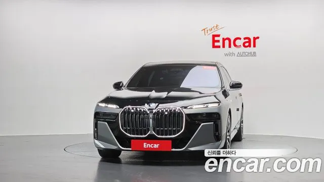 Фотография автомобиля — BMW 7 Series G70