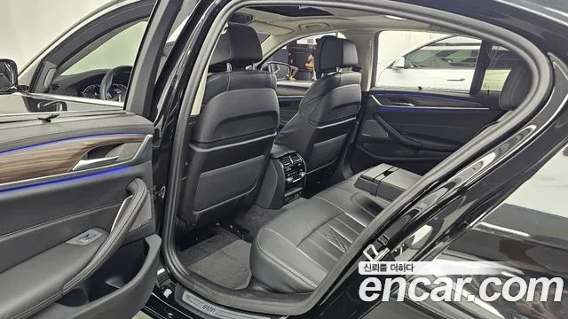 BMW 5 Series G30 — Фото автомобиля 17